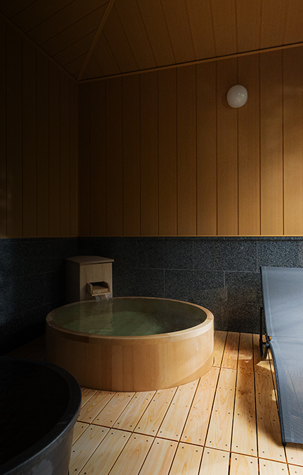 森に抱かれ、ひとりじめする湯。“湯こもりの杜”という贅沢な隠れ家。